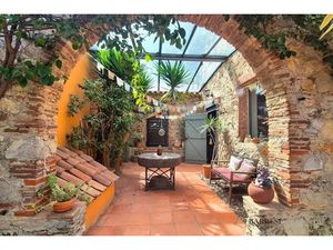 Vente maison 8 pièces 250 m² à Six-Fours-les-Plages (83140)  997 000 €