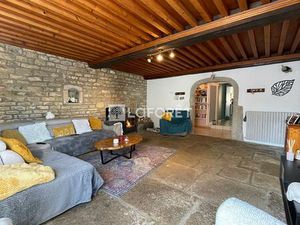 Ancien corps de ferme rénové à Arlay  5 chambres et dépendances