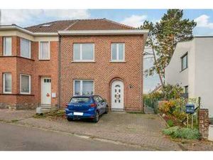 Maison 3 façades avec extension moderne à Rode