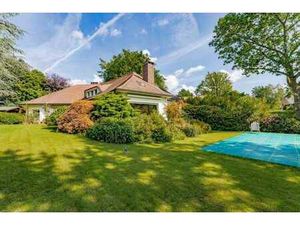 Place Dumon  Villa de ± 322 m² - ± 15 ares avec piscine