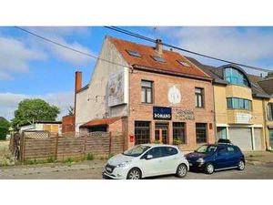 Maison de commerce et/ou projet! Beaucoup possibilités!