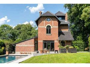 Maison d’exception avec piscine dans un écrin de verdure
