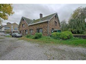 2 commerces / terrain à bâtir / 3 apparts possible !