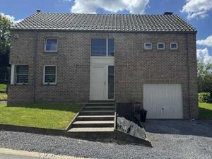 !!! OPTION !!!! A vendre à Sovet  maison 4 façades