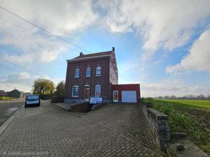 Maison 4f ± 320 m² sur 14a27ca  3-5ch  jar  gar 2V  asc.