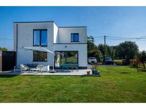 Villa contemporaine 3ch sur un terrain de près de 12 ares.