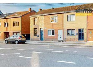 Maison 2 façades à rafraîchir ou idéale pour investissement!