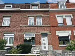 MAISON DE RANGÉE AVEC JARDIN