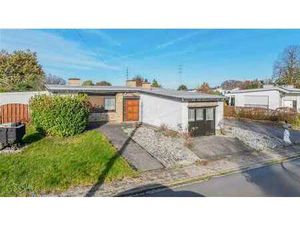 Bungalow 4 chambres avec garages pour 4 voitures !