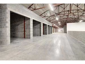 Vaste garage couvert pour camping-car avec vidéo surveillanc