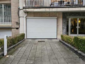 Garage box fermé dans un complexe récemment rénové