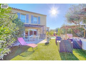 Ollioules : Maison de 2023 avec piscine