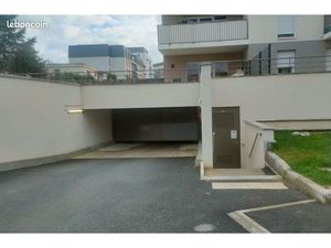 Location garage box stockage 24 m²