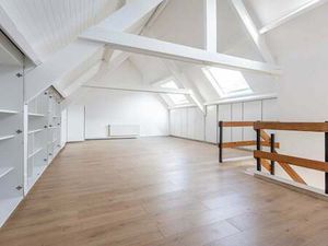 Bien professionnel à louer à Lasne-Chapelle-Saint-Lambert € 2.000 (LHG8B) - Immobilière He