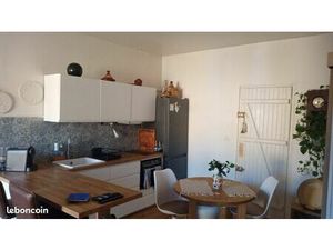 Location grand studio avec terrasse Collias 30210