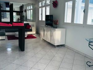 Appartement t4 environ 100m2 balcon accès piscine collective