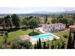 Location au mois villa 12pers