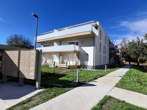 Places de parking avec carport disponibles immédiatement à Domène