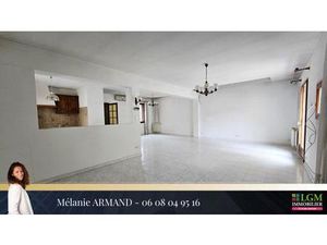 AIGUES-MORTES – Idéal famille ou investisseur  maison de ville à fort potentiel