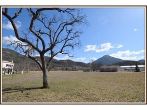 Terrain à bâtir pour hangar CASTELLANE visite du 14 au 20 juin