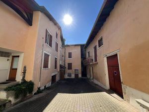 APPARTEMENT T2 MEXIMIEUX CENTRE + BALCON