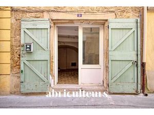 Immeuble polyvalent de 168 48m² composé de deux appartements à Rognes 13840