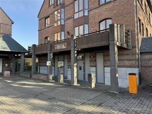 Visibilité XXL – Axe hyper fréquenté – 355 m² exploitables –