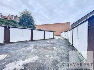 Opportunité d'investissement! Lot de 25 box de garages à ven
