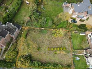 Terrain à bâtir dans une rue calme de Court Saint Etienne