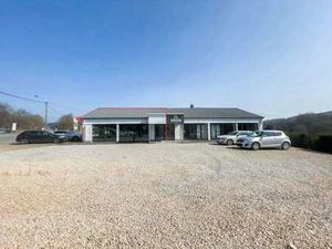 Surface commerciale avec parking privé à louer à Stavelot