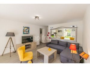 Dpt Charente Maritime (17)  à vendre SAINT GEORGES DE DIDONNE appartement T4/T5 de plain p