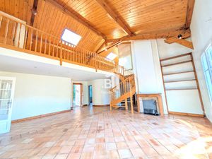 A 400 m du centre du village Quartier de l'Esplanade Propr