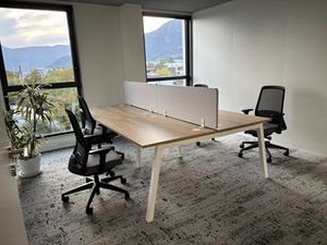 ? Location de bureaux tout inclus – 5ème étage panoramique au cœur d’Inovallée (Meylan)