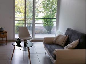 T2 avec terrasse  cave et parking