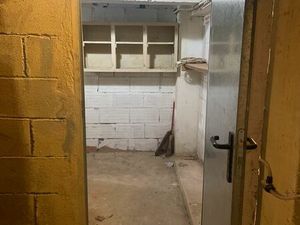 Espace de stockage - Location - Cave Saint Ouen - Entrée Puces