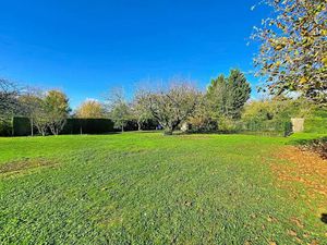 Vente terrain 900 m² à Saintes (17100)  88 500 €