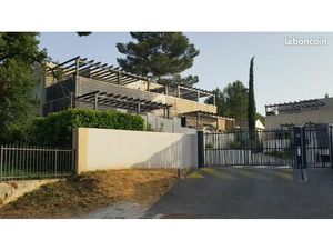 Appartement T2 centre village Meyreuil avec terrasse et parking