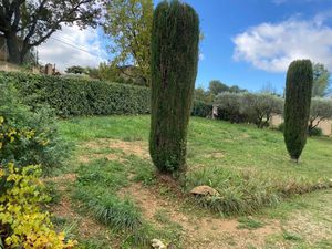 Vente terrain 530 m² à Cadenet (84160)  151 000 €