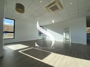 Vente locaux professionnels 3 pièces 146 m² à Vallauris (06220)  270 000 €