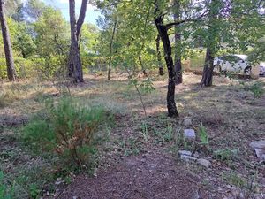 Vente terrain 980 m² à Gréasque (13850)  242 000 €
