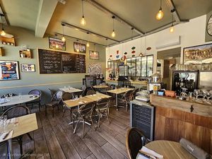 Vente locaux professionnels à Cannes la bocca (06150)  250 000 €