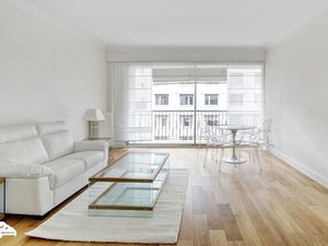 Location appartement 2 pièces 62 m² à Versailles (78000)  2 600 €