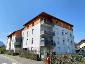 Location appartement 2 pièces 62 m² à Ville-la-Grand (74100)  1 275 €