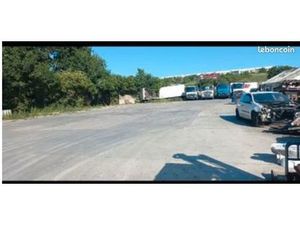 Place de stationnement pl / poids lourd (12 m max) – usage pro