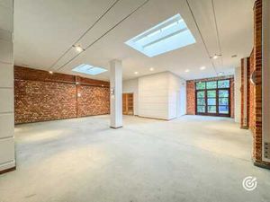 1200 Woluwe  Atelier de 250 m2 avec jardin  bien rare !