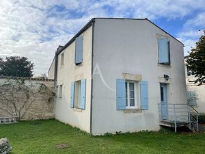 Location maison 3 pièces 68 m² à Saintes (17100)  640 €