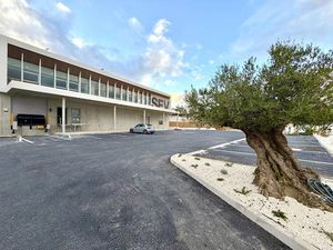 Location locaux professionnels 229 m² à Villeneuve-lès-Maguelone (34750)  3 432 €