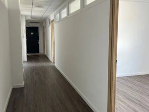 Location locaux professionnels 65 m² à Lucciana (20290)  720 €