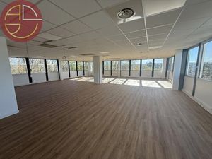 Location locaux professionnels 210 m² à Labège (31670)  1 925 €