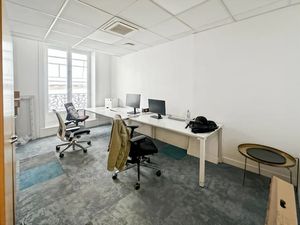 Location locaux professionnels 162 m² à Paris 1er (75001)  8 577 €